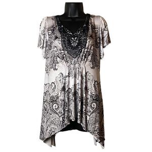 Black White Print Short Sleeve Plus Size Symmetrical Shape Blouse